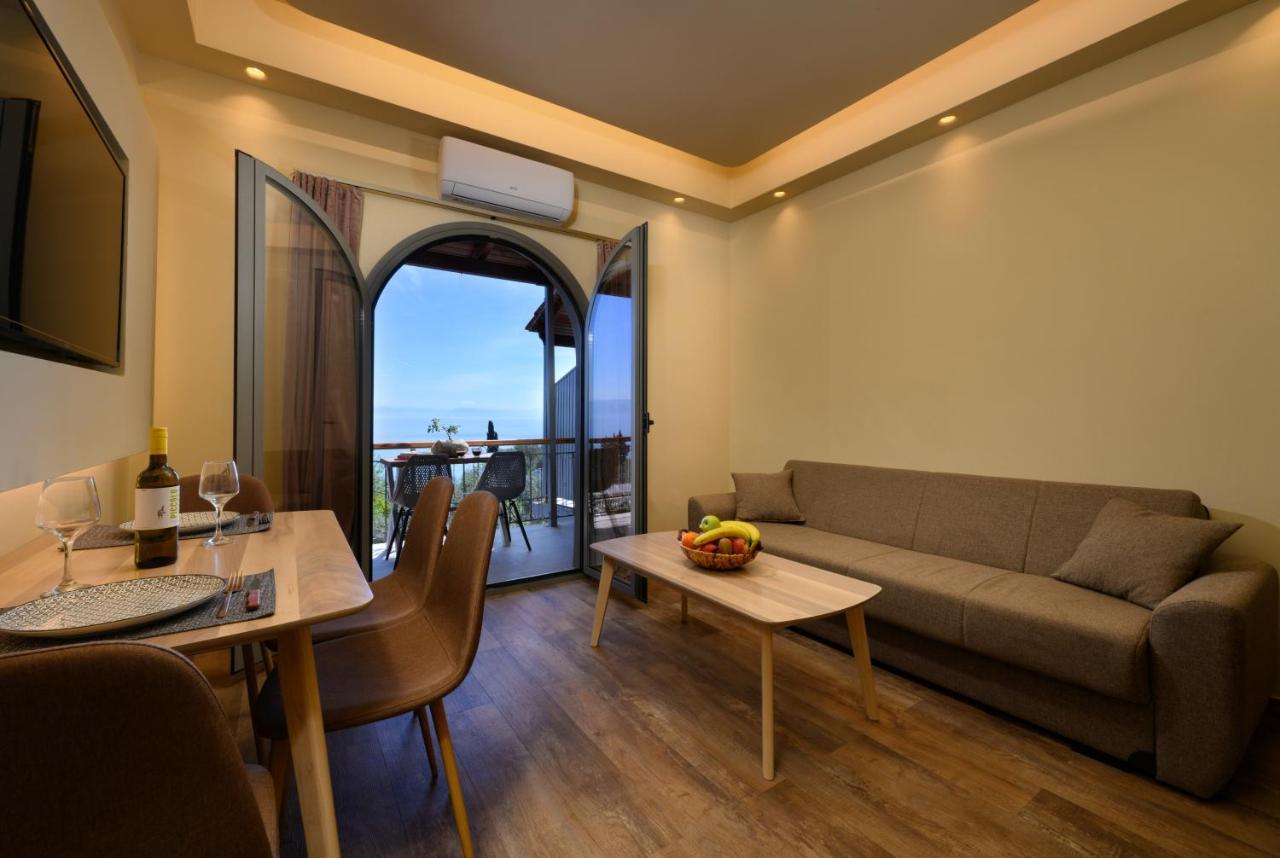 Seven Keys Luxury Suites Achílleion Екстериор снимка