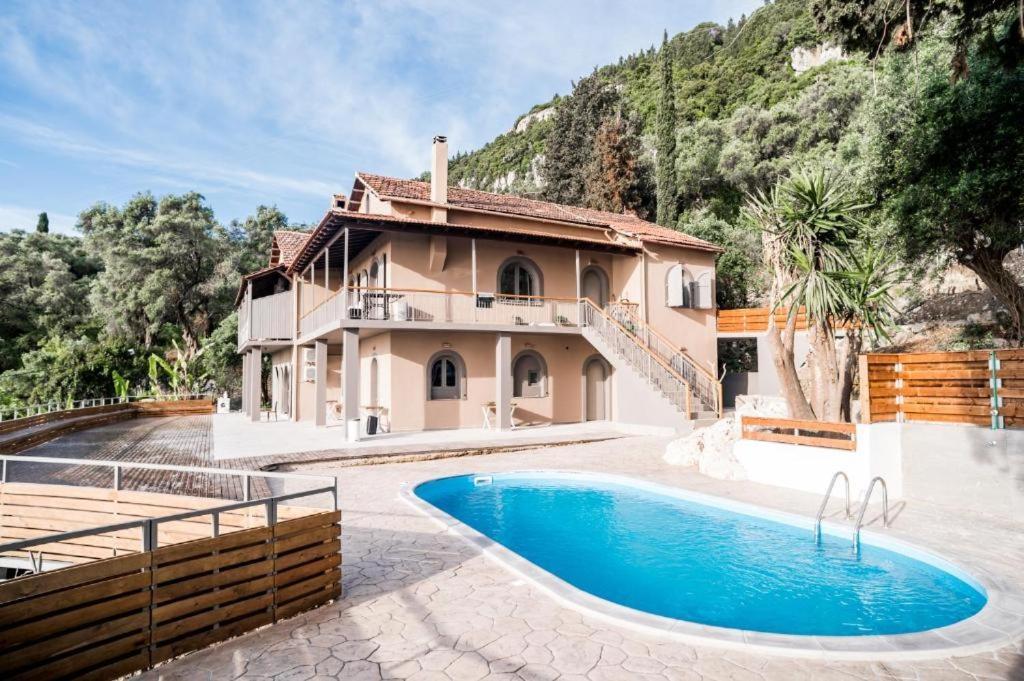 Seven Keys Luxury Suites Achílleion Екстериор снимка
