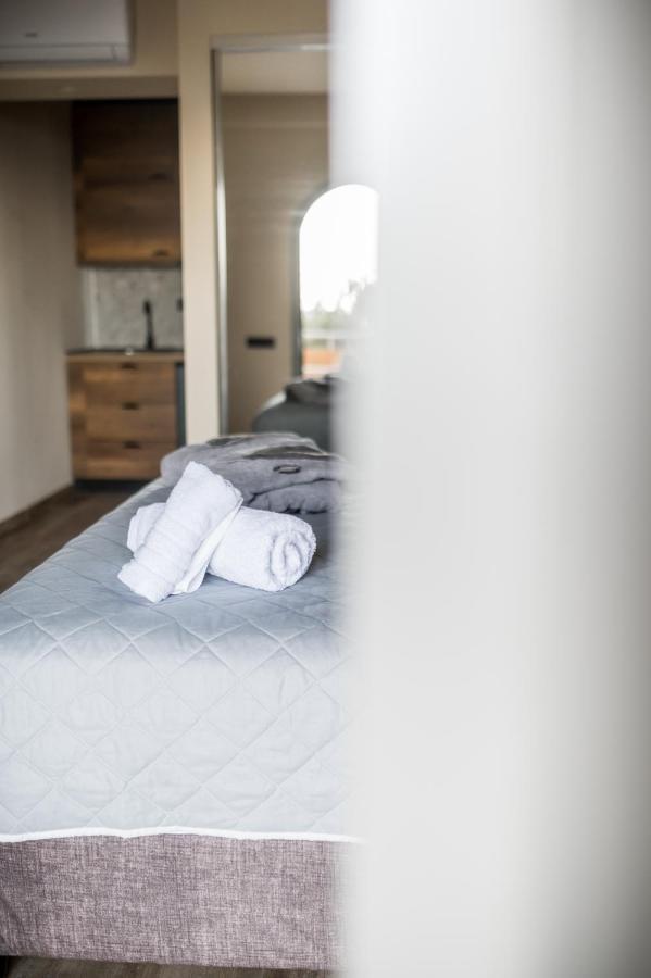 Seven Keys Luxury Suites Achílleion Екстериор снимка